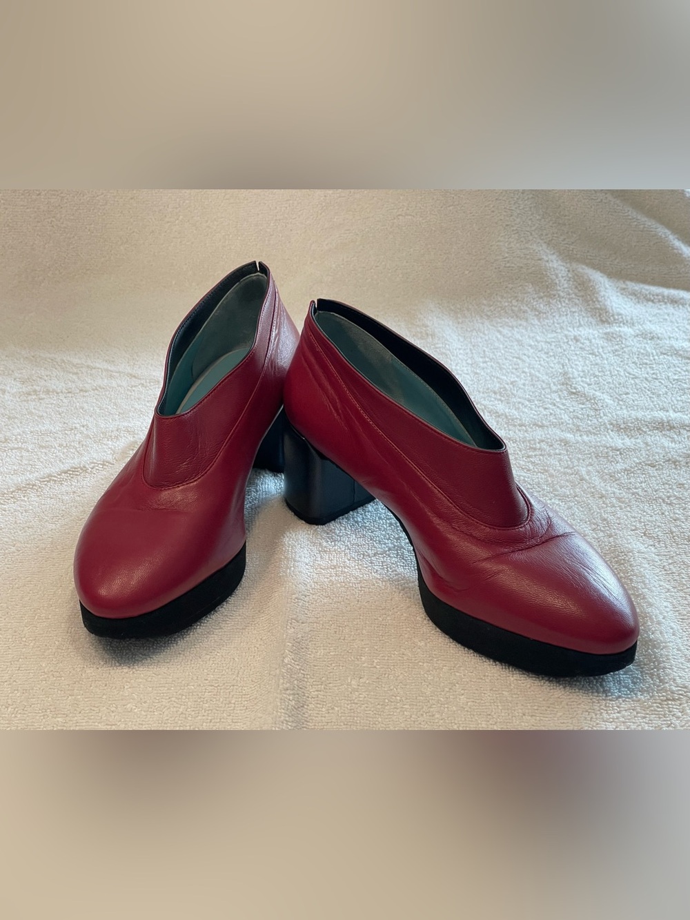 Thierry Rabotin Red Leather V-Cut Vamp Slip On Block Heels | EU 37.5 (US 7)
